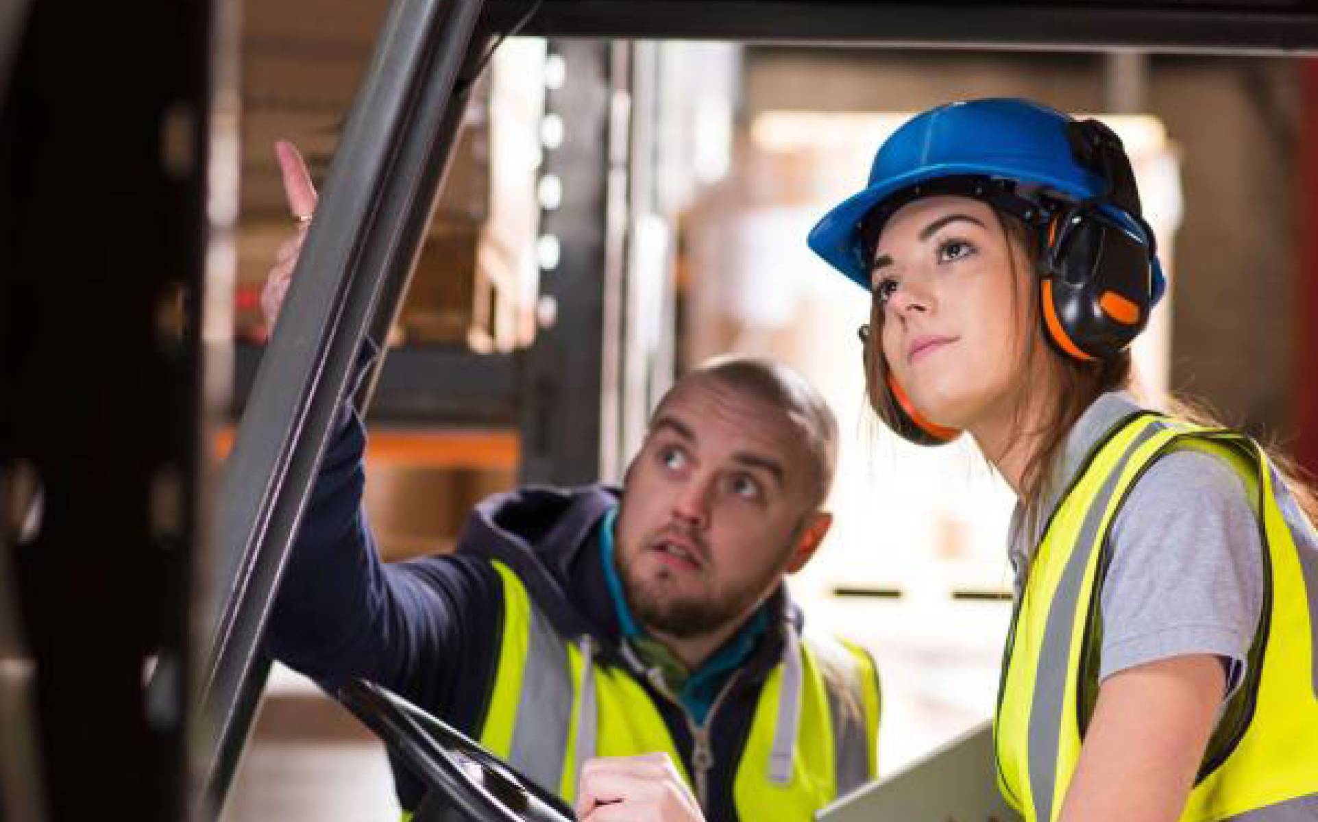 NHỮNG SAI LẦM KHI SỬ DỤNG XE NÂNG VÀ CÁCH KHẮC PHỤC