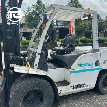 UNICARRIER DIESEL FORKLIFT 4 TON